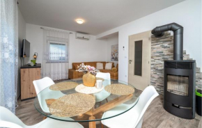 1 Bedroom Gorgeous Apartment In Valbandon